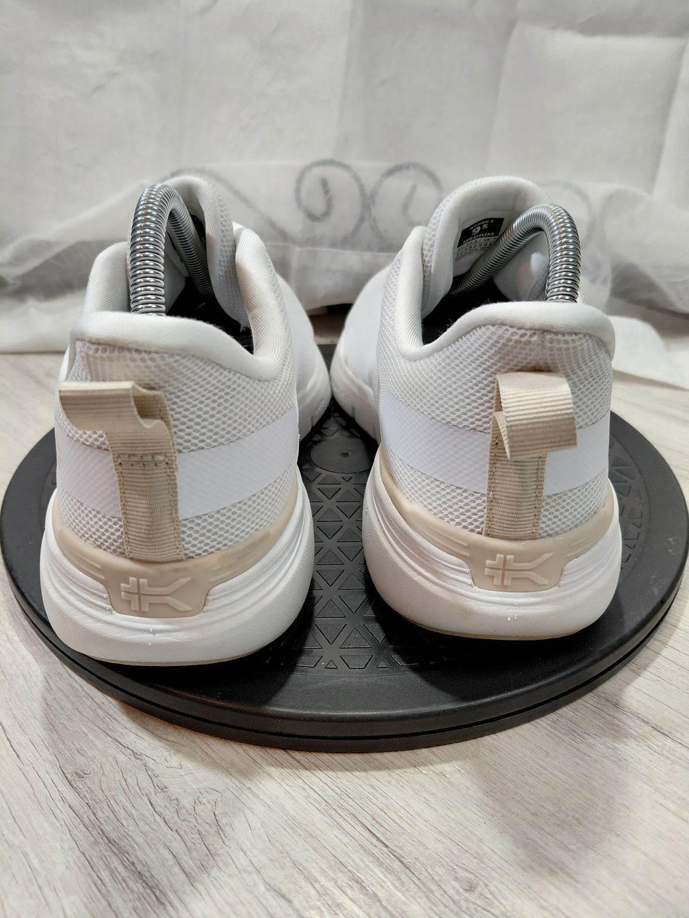 NEW KURU Womens Flex,Bright White & Sand Athletic Sneakers SIZE 9.5 - Picture 4 of 11